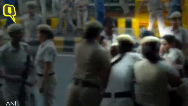 Police Lathicharge Protesters, Use Water Canons to Stop JNU Students' March