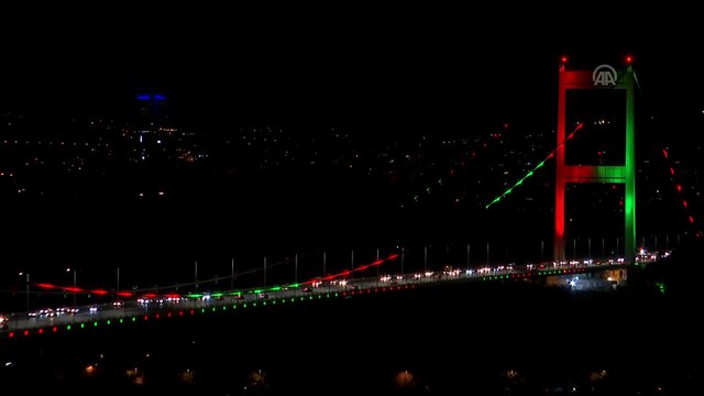 İstanbul'un iki köprüsü Afganistan bayrağı renklerine büründü - İSTANBUL