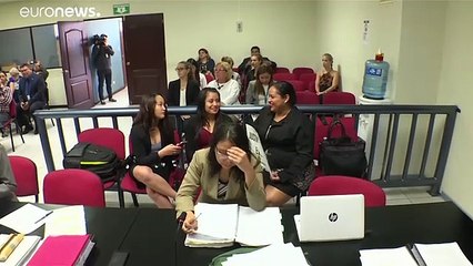 Absuelta la mujer acusada de aborto tras dar a luz a un bebé muerto en El Salvador