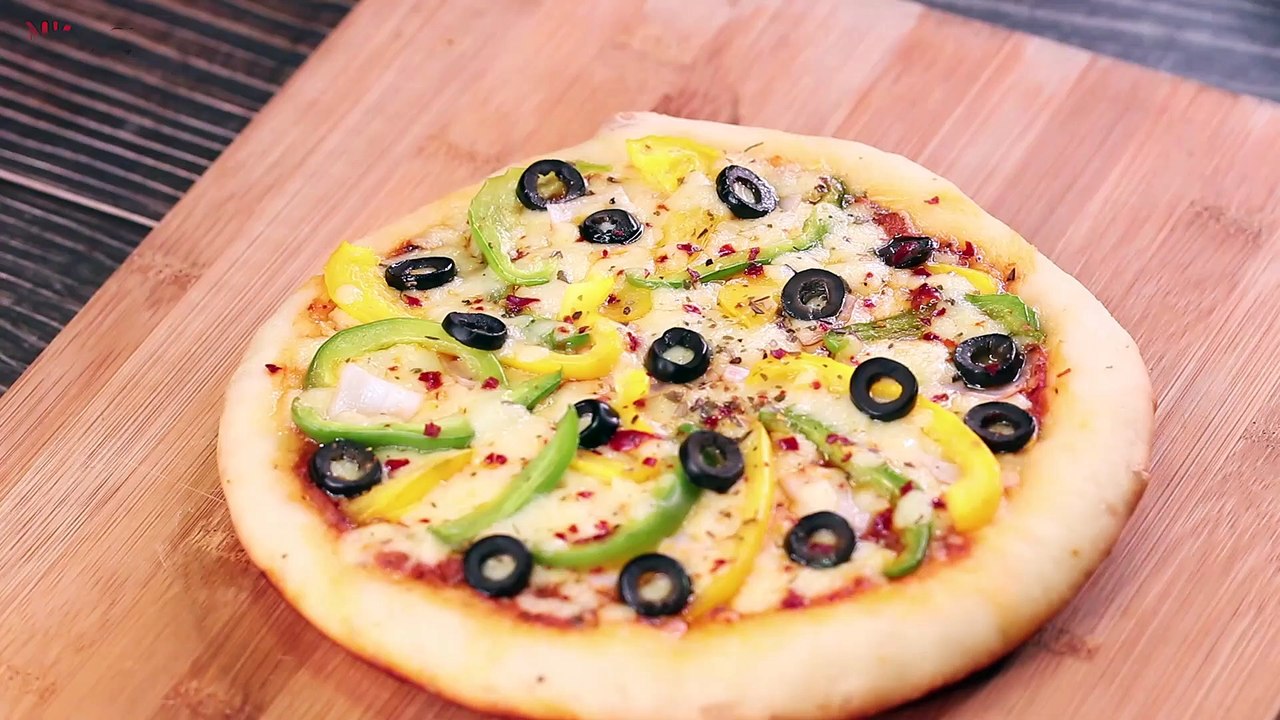 NO YEAST PIZZA ON PAN _ VEGETABLE CHEESE PIZZA RECIPE l EGGLESS & WITHOUT OVEN