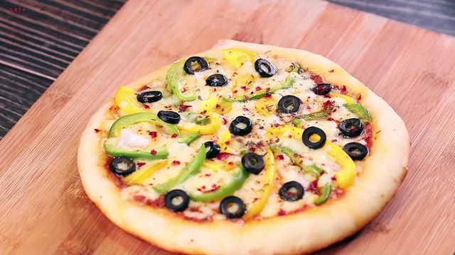 NO YEAST PIZZA ON PAN _ VEGETABLE CHEESE PIZZA RECIPE l EGGLESS & WITHOUT OVEN