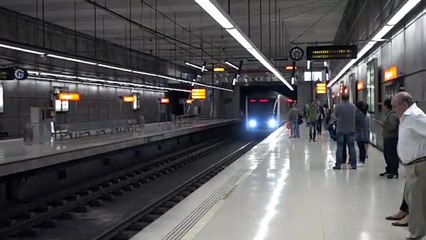 BDMV-266 Aruna & Hari Sharma at San Ignazio Metro Line 2 for Bagatza Bilbao Aug 19, 2019
