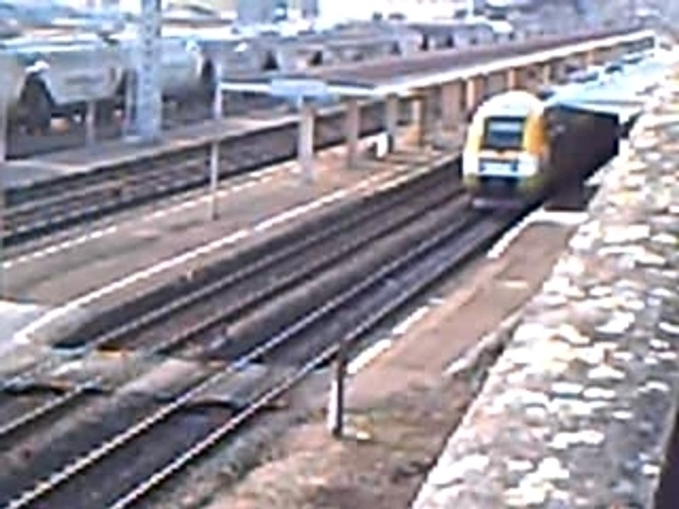 CHAUMONT HAUTE-MARNE..UN TER QUITTE LA GARE