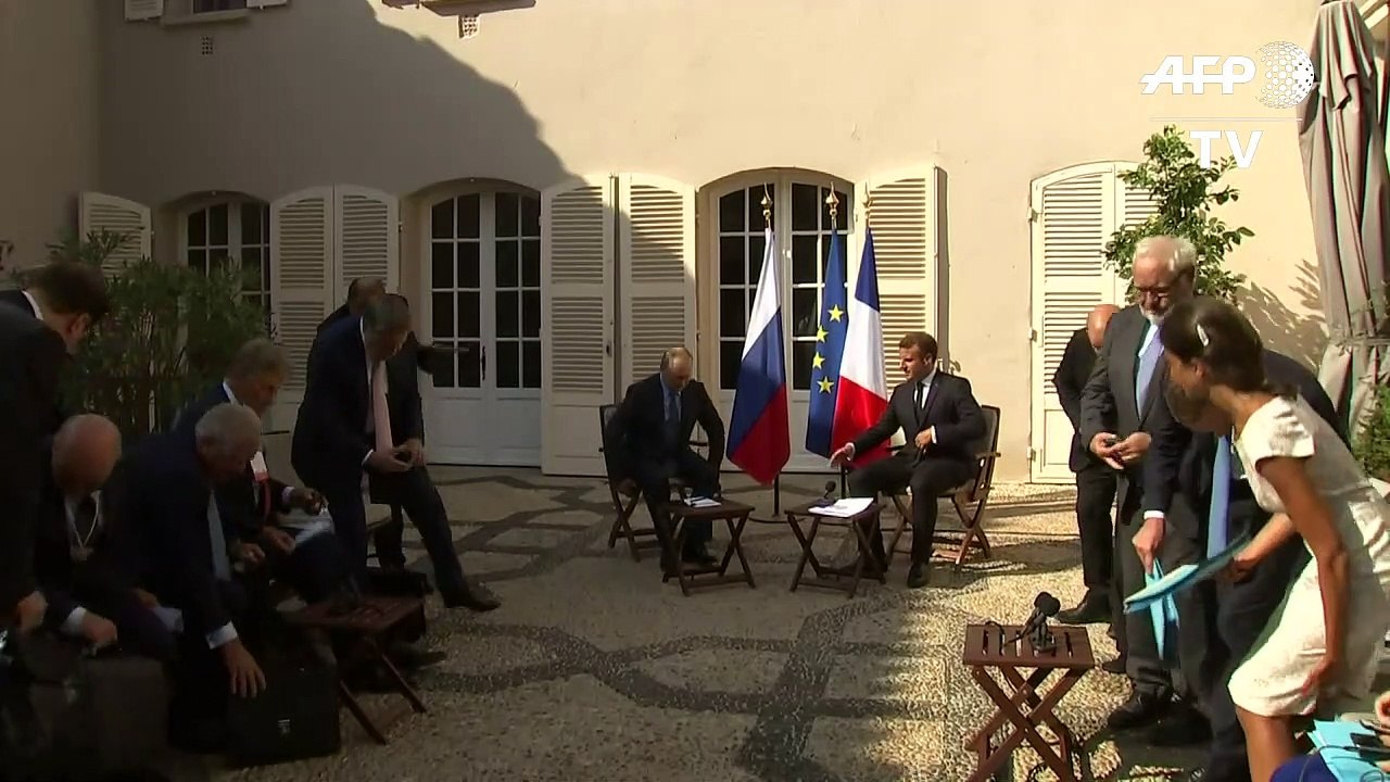 Putin e Macron se reúnem