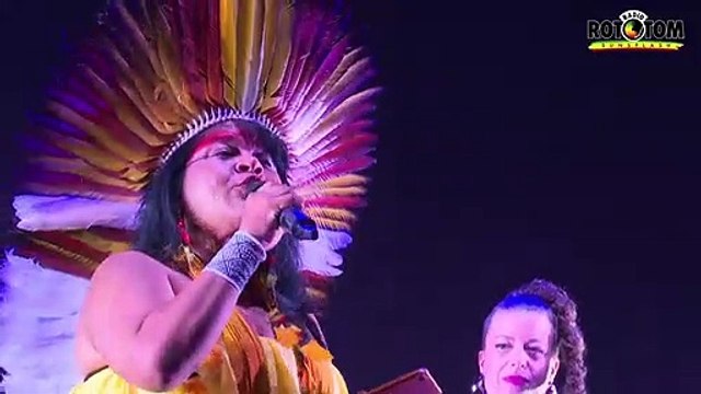 La activista SONIA GUAJAJARA se dirige al publico del Rototom Sunsplash @ Main Stage 2019