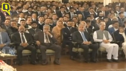 Descargar video: Imran Khan Fumbles During Swearing-In Ceremony