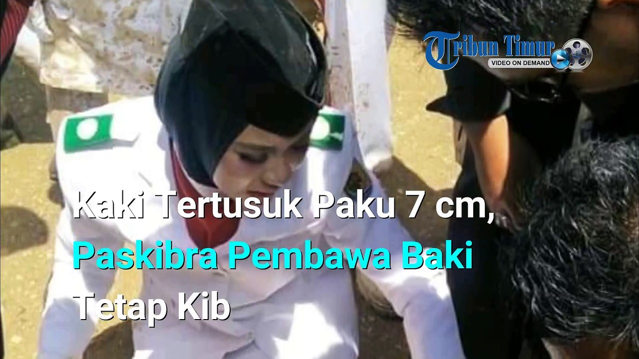 Kaki Tertusuk Paku 7 cm, Paskibra Pembawa Baki Ini Tetap Kibarkan Bendera