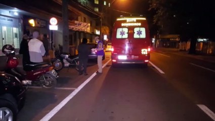 Ocupante de moto se fere em colisão traseira no Centro
