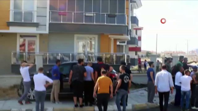 Kaza yapan araç bahçe duvarına çarparak durabildi: 2 yaralı