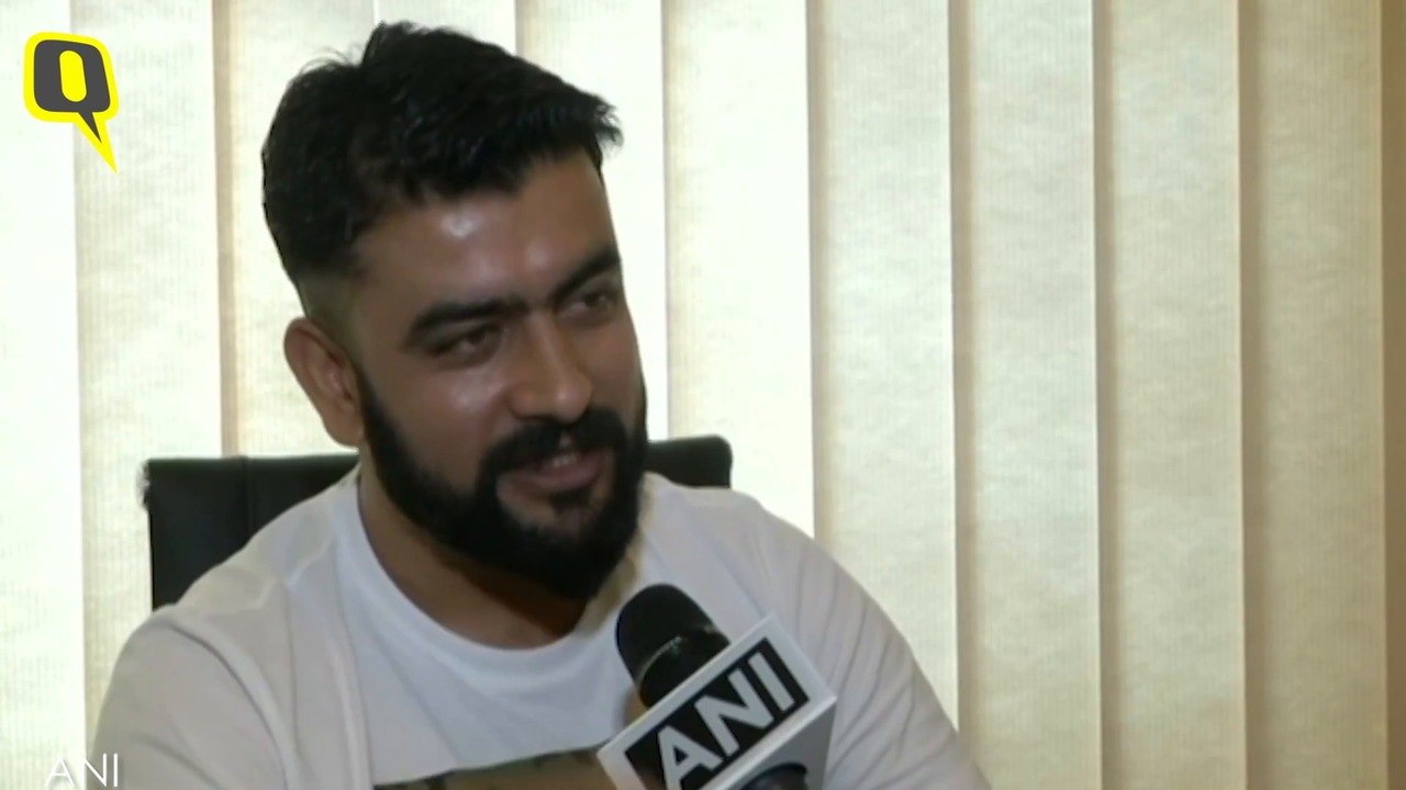 Pakistani National Sings Indian Nation Anthem during India-Pakistan Match