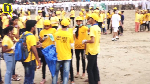 Mumbaikars step up to clean beaches post Visarjan, actor Amit Sadh also joins.