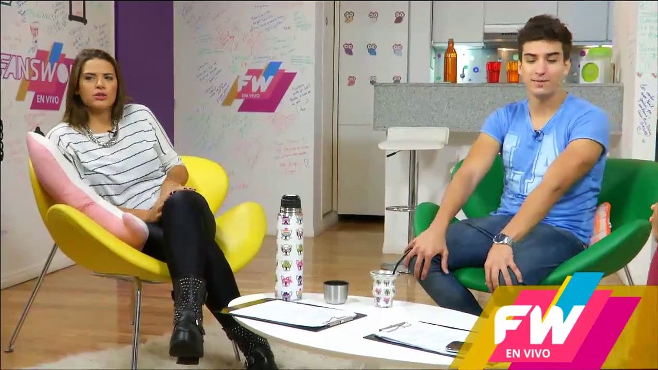 Mica besó a Eloy Rivera