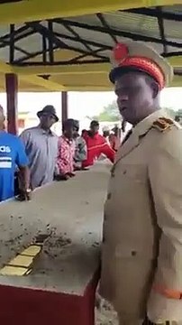 Télimélé : le préfet se déchaînant contre un jeune qui l’a contrarié en public