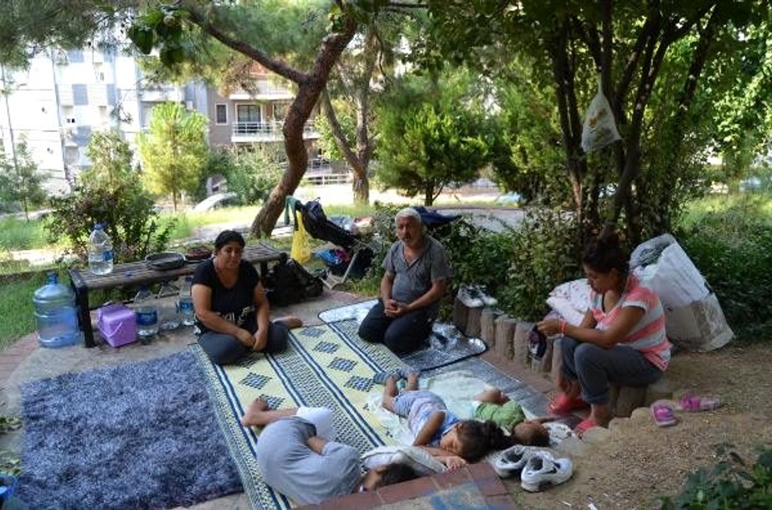 Parkta yaşayan ailenin dramı yürekleri burkuyor