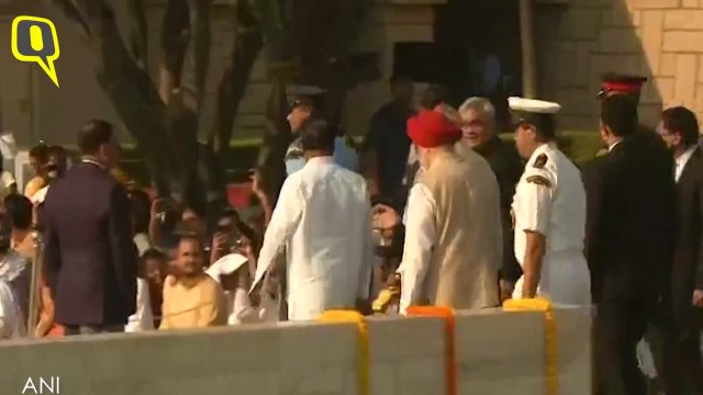 President Kovind Pays Tribute At Rajghat on 150th Birth Anniversary of Mahatma Gandhi | The Quint