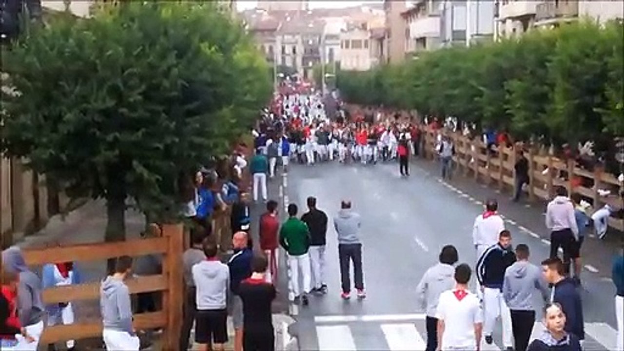Ambiente previo al último encierro de Tafalla con los Gateros y Txistularis de la localidad