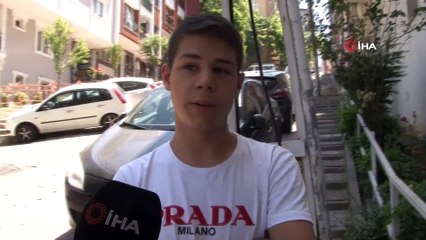 İstanbul’da motosikletli çetenin lüks otomobilin farını çalma anı kamerada