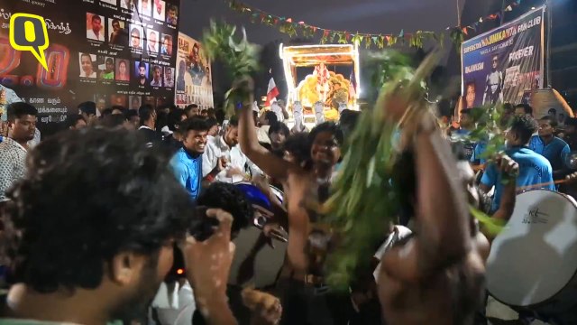 Thalaiva Fans Gather at 6 AM to Watch the FDFS of 2.0