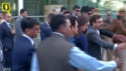 Скачать видео: From Priyanka Chopra to Hillary Clinton, Celebs Arrive at Isha Ambani-Anand Piramal Wedding Ceremony