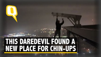 Forget Gyms, This Daredevil Performs Chin-ups 700 Ft Up In The Air