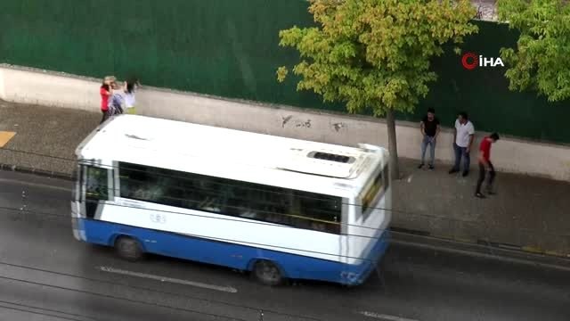 Aniden bastıran yağmur vatandaşları hazırlıksız yakaladı