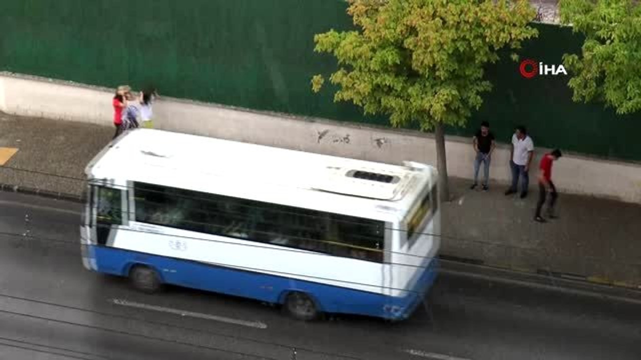 Aniden bastıran yağmur vatandaşları hazırlıksız yakaladı