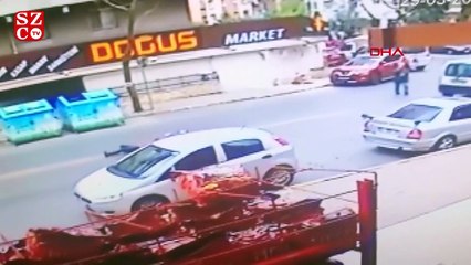 Güngören'de motosikletlinin kadına çarpma anı kamerada