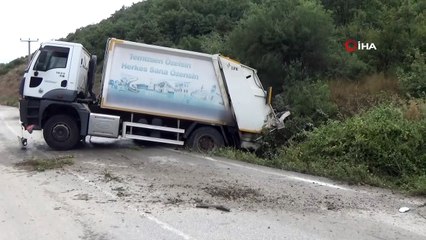 Çöp kamyonu tarla girdi: 2 yaralı