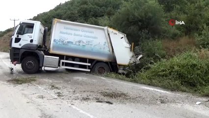 Çöp kamyonu tarla girdi: 2 yaralı