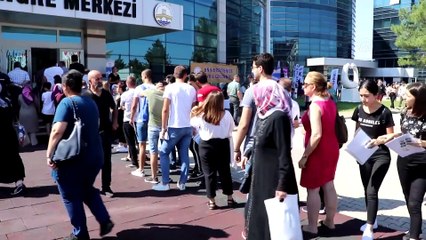 Emekli doktor dil öğrenmek için üniversite sıralarında - EDİRNE