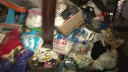 Ataşehir’de karı kocanın yaşadığı evden tonlarca çöp çıktı