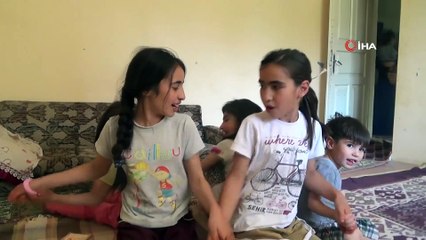 Gözyaşlarıyla kızına dokunacak bir el bekliyor