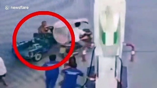 Motorist sprayed with fire extinguisher after he refused to stop smoking at petrol station in China