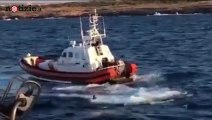 Open Arms, migrante si getta in mare: l'intervento della Guardia costiera | Notizie.it