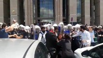 Çağlayan Adliyesi önünde kayyım atamalarını protesto etmek isteyen avukatlara polis müdahalesi