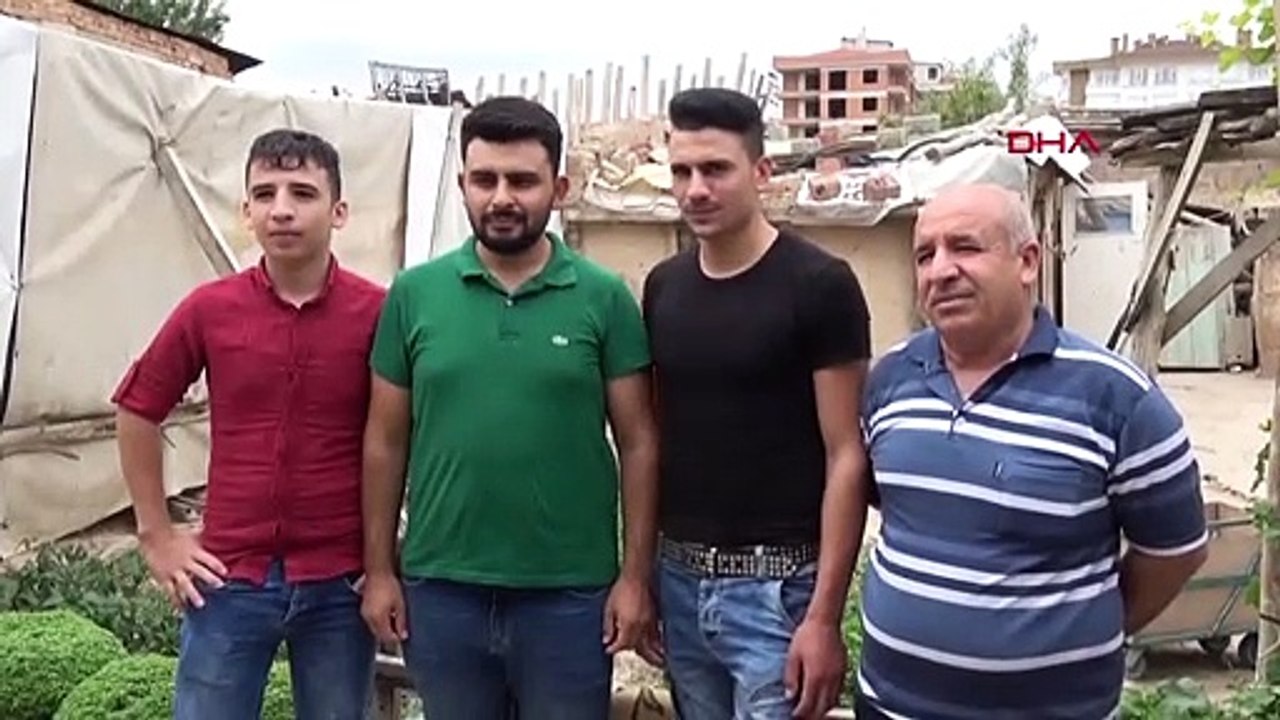 عائلة سورية تعثر على مبلغ ألف يورو وتعيده لصاحبه في قونية (فيديو)