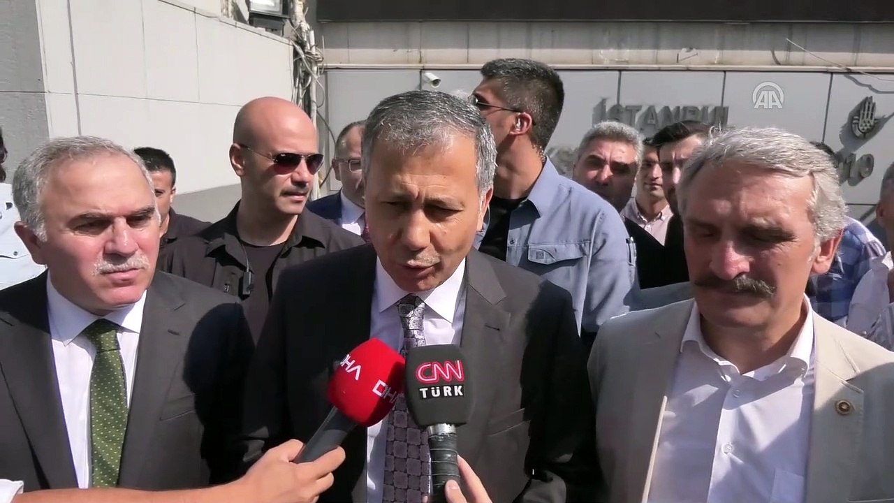 İstanbul Valisi Yerlikaya, Eminönü alt geçidindeki dükkanlarda incelemede bulundu - İSTANBUL