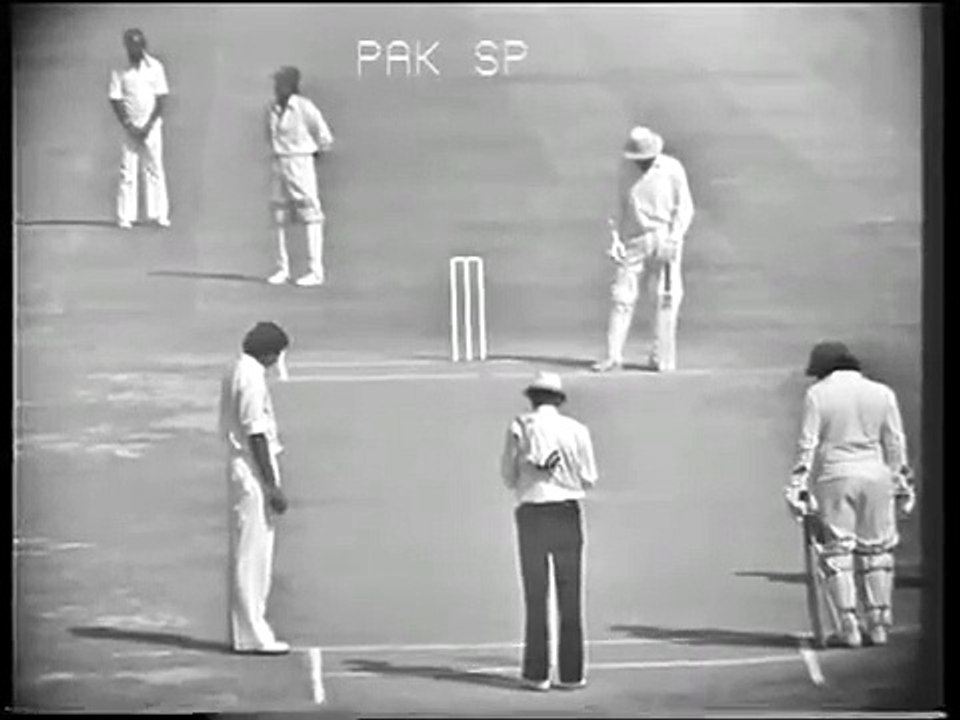 Kapil Dev's debut: Pakistan vs India 1978-79 1st Cricket Test Match (Pak 1st innings part 1)