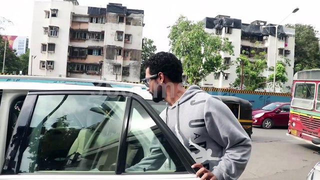 Uri Movie Actor Vicky Kaushal Clicking Selfies with Fans at Juhu