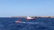 Migrantes del barco de Open Arms son rescatados tras saltar al agua