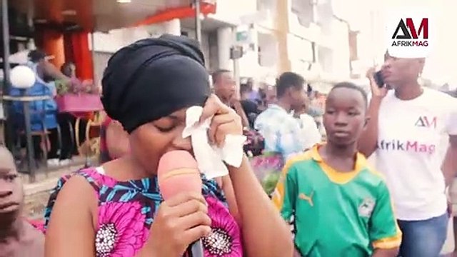 Des acteurs du coupé décalé et des fans rendent hommage à Dj Arafat sur le lieu de drame