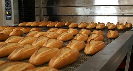 Bursalı fırıncı 1,5 lira olan ekmeğin fiyatını 1 liraya düşürdü