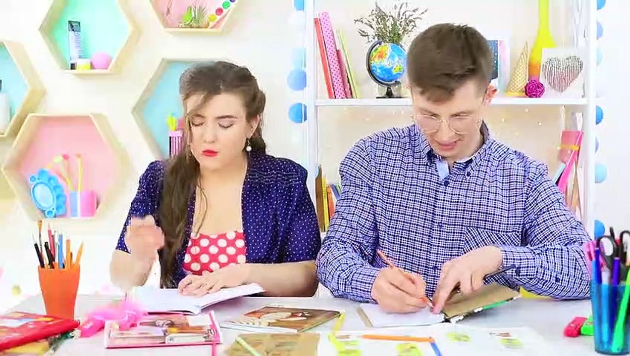 10 DIY FOURNITURES SCOLAIRES BARBIE vs LEGO LE CHALLENGE !