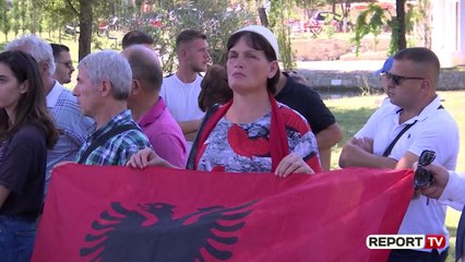 Report TV - Aktivistë të shoqërisë civile protestë për memorialin Turk
