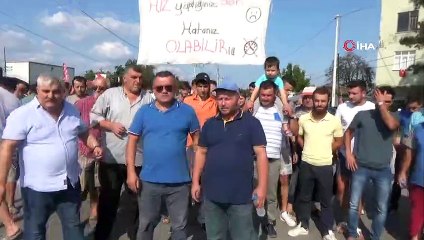 1 haftada iki kişinin hayatını kaybettiği yolu vatandaşlar trafiğe kapadı