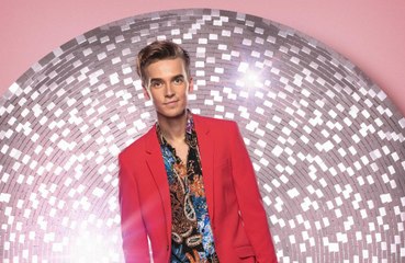 Joe Sugg joins Waitress