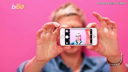 Selfie Vs. Posie: Which One Makes You Appear More Likeable and Successful?