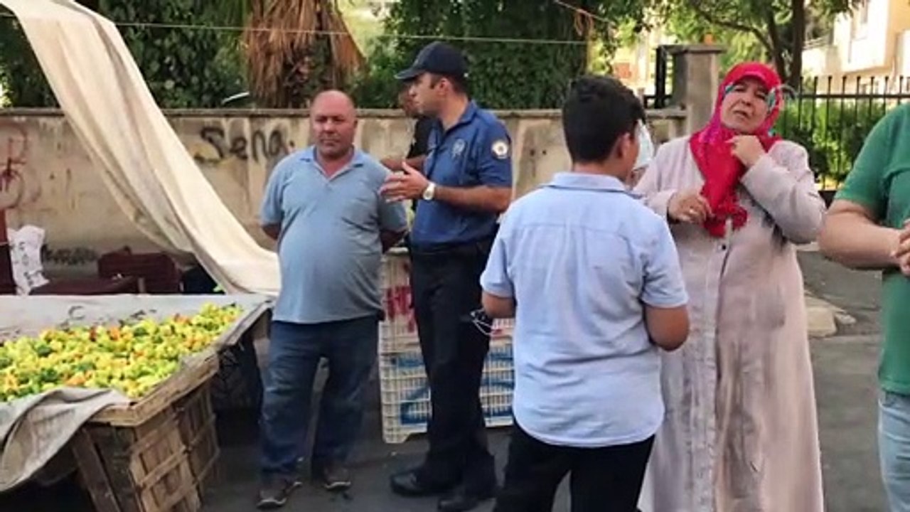 Pazarda alışveriş yaparken üzerine direk devrildi - KAHRAMANMARAŞ
