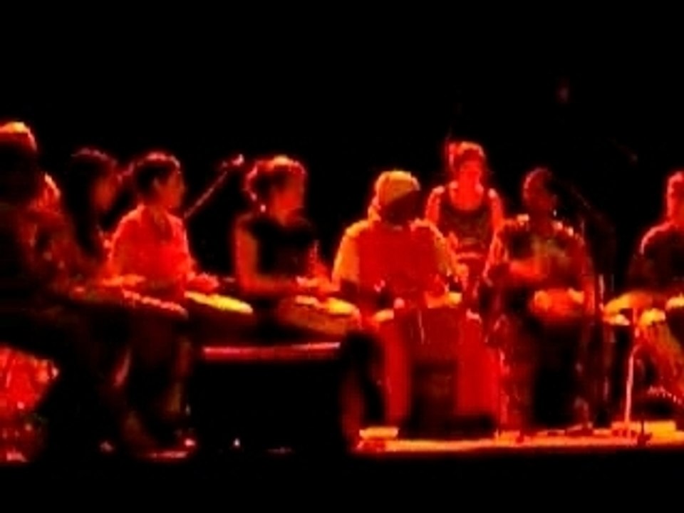 Dawa percussion avec eleves KUKU