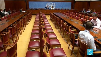 Desperated migrants try to swim to Lampedusa after days stuck at sea